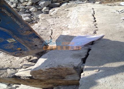 四川無聲破碎劑質(zhì)優(yōu)價(jià)廉,成都裂石膨脹劑用于礦山開采 長(zhǎng)沙嘉澤建材科技